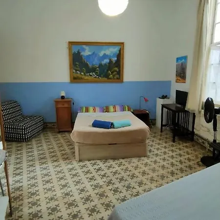 Hostel La Casa Encantada *
