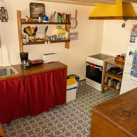 Hostel La Casa Encantada *