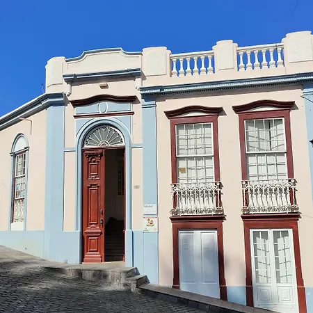 Vandrerhjem La Casa Encantada *